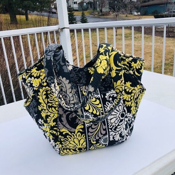 Vera Bradley stunning floral design tote bag - Picture 2 of 6